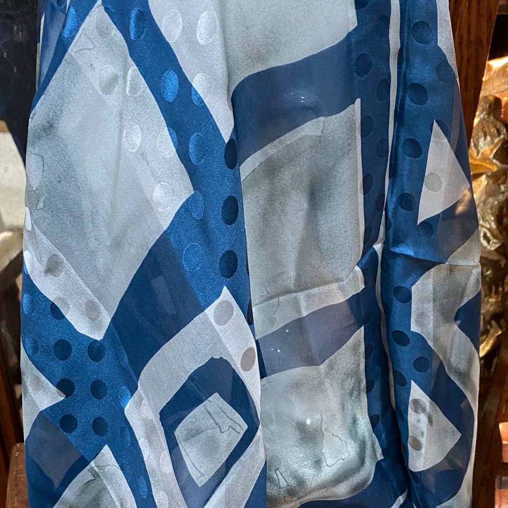 Blue and White Geometric Silk Scarf 34 x 34 100% Silk NWOTs - Picture 4 of 6